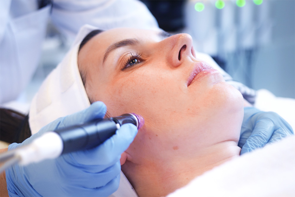 L'HydraFacial chez Claris Clinic